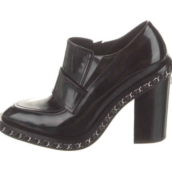Chanel Interlocking CC Patent Loafer Pumps, size 38 - Picture 1 of 2